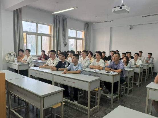 C:\Users\admin\Desktop\领导走访新生自习室\图三.jpg